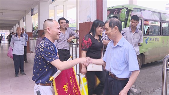 郴汽集團(tuán)嘉禾城鄉(xiāng)公交好司機(jī)，百萬(wàn)存折尋失主