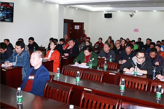 郴汽集團組織觀看《互聯(lián)網(wǎng)+傳統(tǒng)企業(yè) &mdash;&mdash;網(wǎng)絡轉(zhuǎn)型的戰(zhàn)略關(guān)鍵》專題視頻講座
