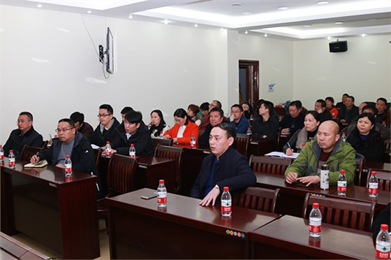 郴汽集團組織觀看《互聯(lián)網(wǎng)+傳統(tǒng)企業(yè) &mdash;&mdash;網(wǎng)絡轉(zhuǎn)型的戰(zhàn)略關(guān)鍵》專題視頻講座