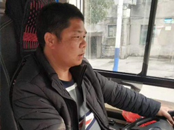 永興：小女孩坐錯公交車 熱心司機(jī)陳紅燦鐵騎送回家