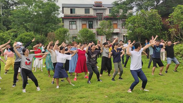 副水、通達：開展團隊戶外拓展活動